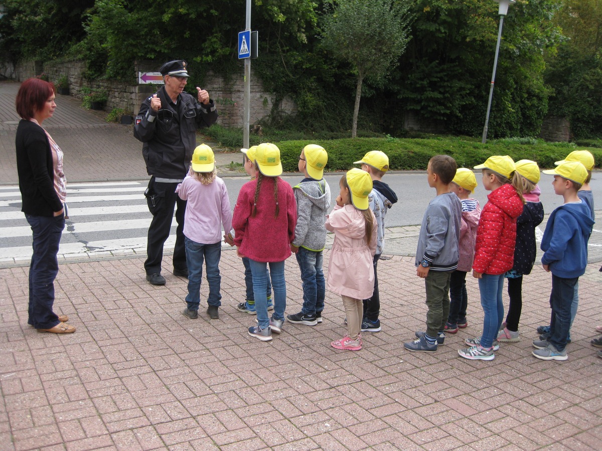 POL-HOL: Schulwegüberwachung: Schüler top - Autofahrer flop