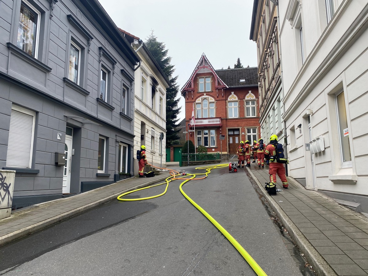 FW-Velbert: Küchenbrand auf der Denkmalstraße