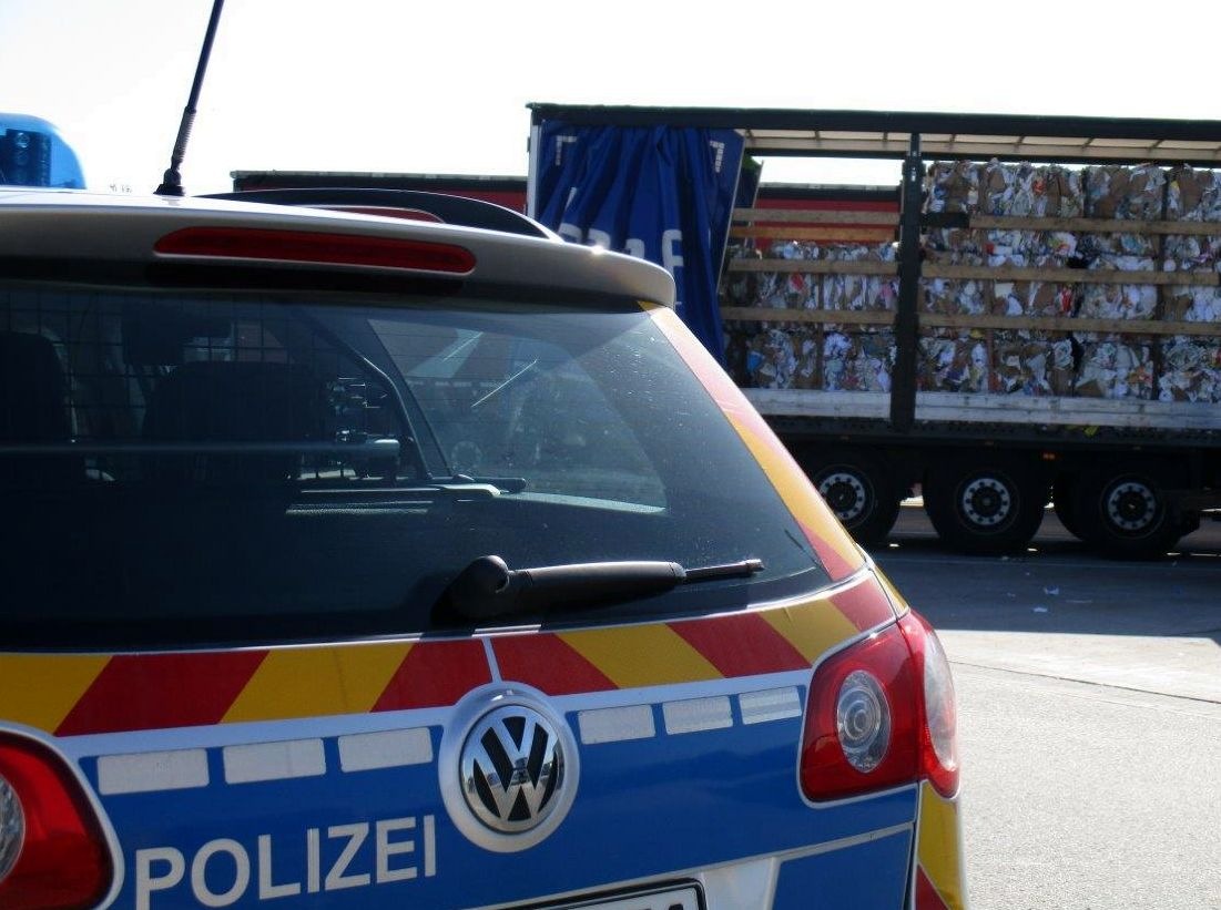 POL-PDNW: Abfalltransportkontrolle auf der BAB 61 - 80% der Transporte stillgelegt