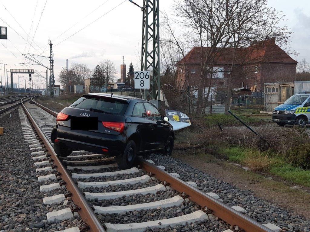 BPOLI MD: 78-Jährige Autofahrerin legt Bahnverkehr lahm