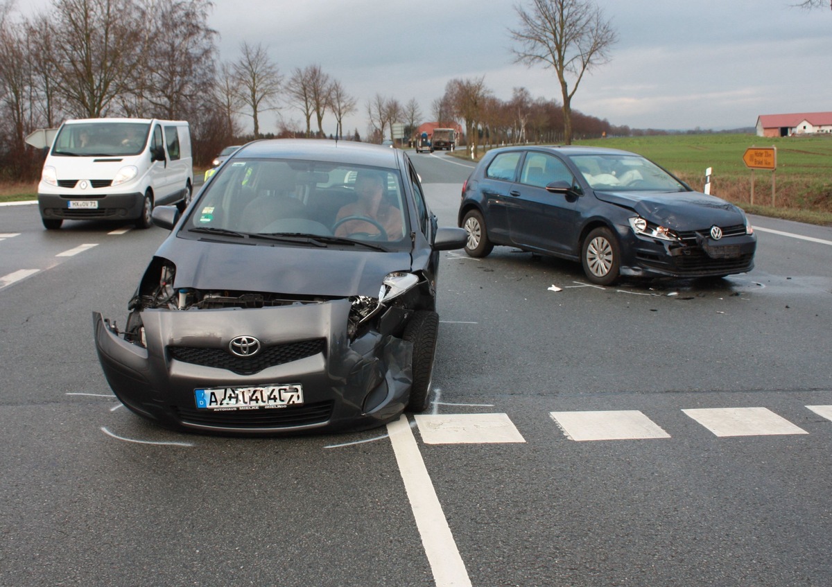 POL-HX: 13.000 Euro Sachschaden durch Unfall auf der B252