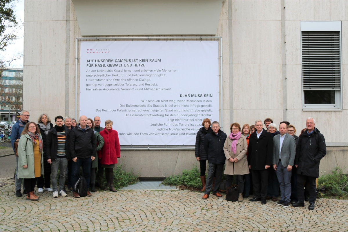 Umgang mit dem Nahost-Konflikt: Sichtbarer Appell auf dem Kasseler Campus