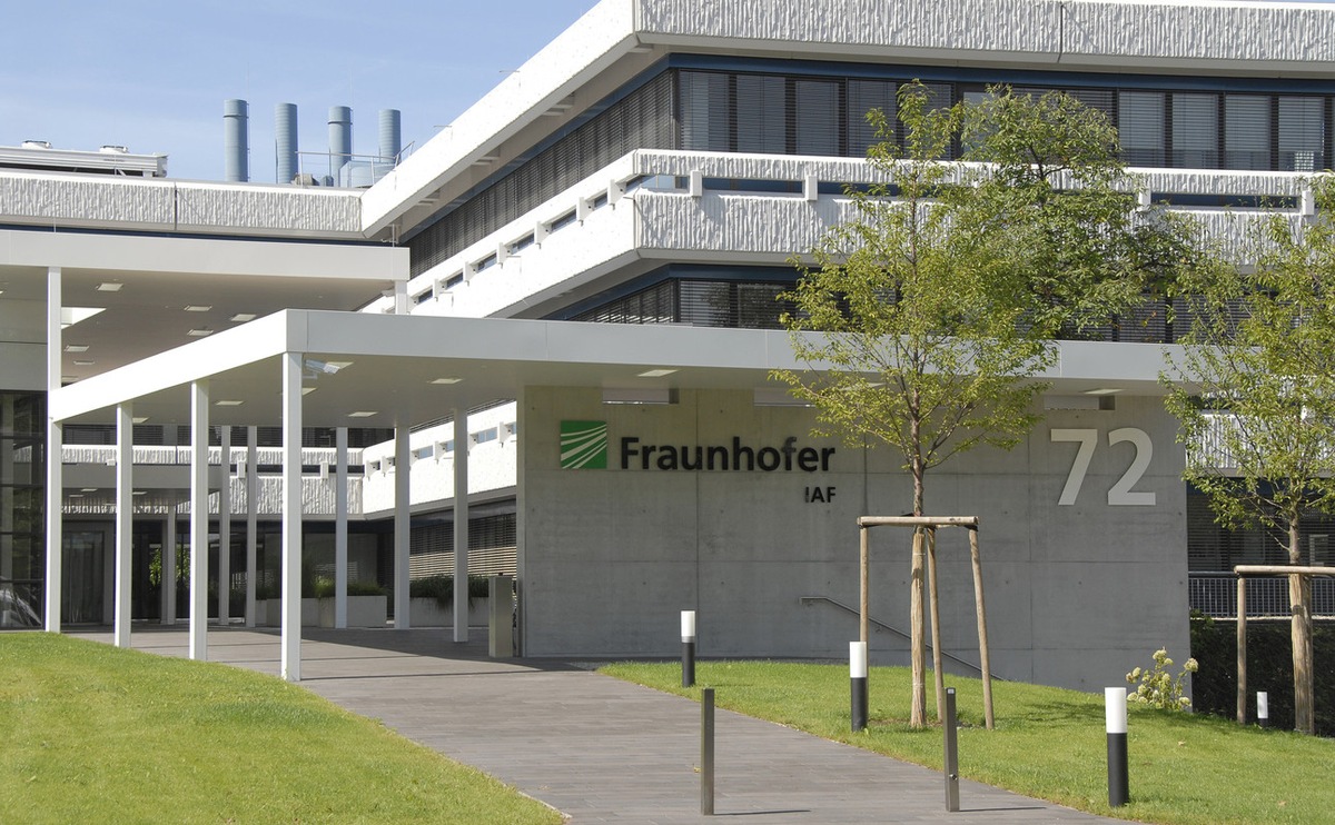 Oliver Ambacher passes management of Fraunhofer IAF to Rüdiger Quay