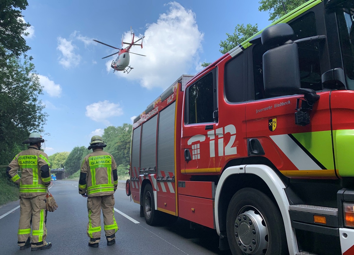 FW-GLA: Person springt von Brücke auf B224