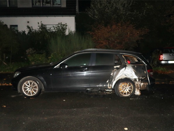 POL-ME: Erneuter Fahrzeugbrand: Die Polizei bittet um Hinweise - Ratingen - 2310044