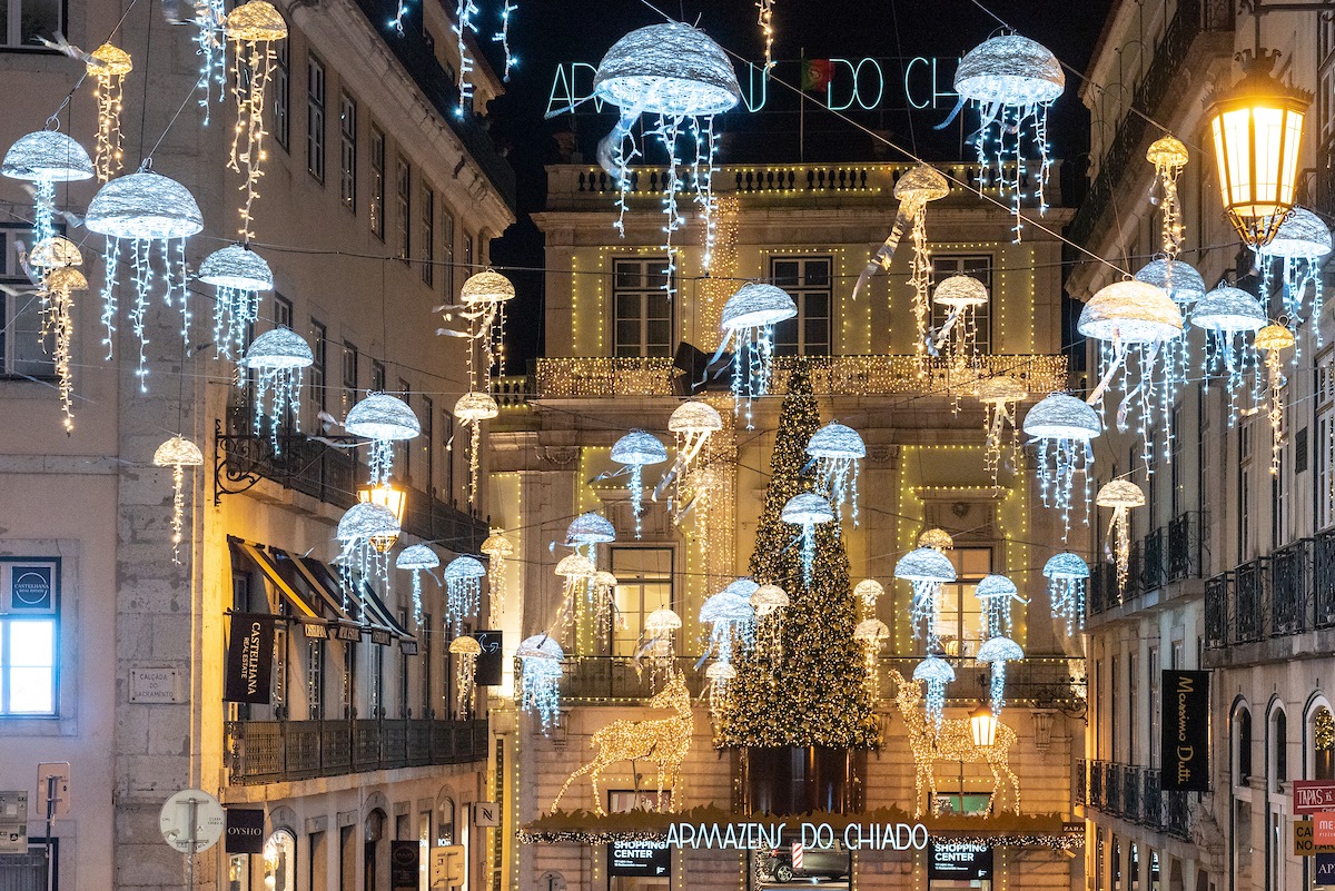 Weihnachtlicher Lichterglanz – 800 Lichtinstallationen lassen Lissabon strahlen