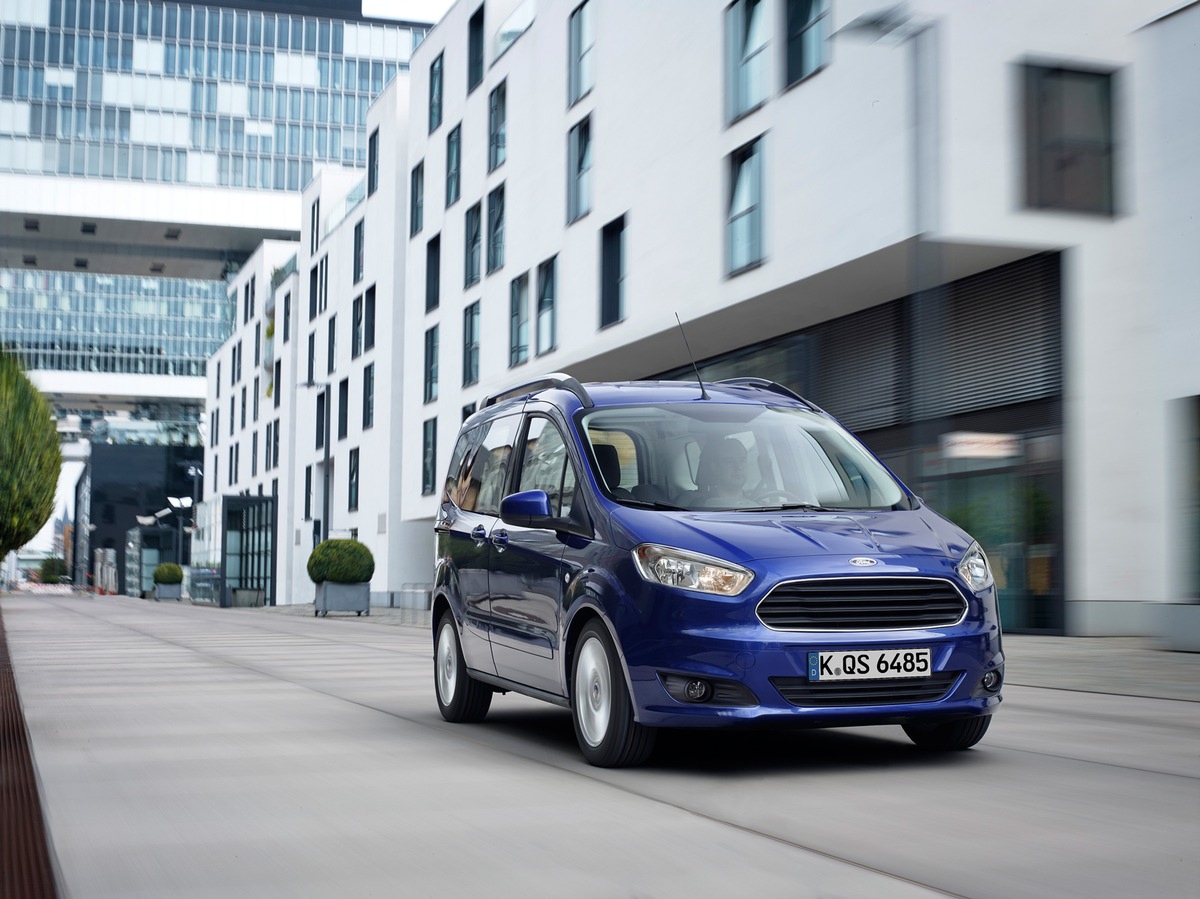 Der neue Ford Tourneo Courier: Außen kompakt, innen groß, dabei vorbildlich sparsam und sicher (FOTO)