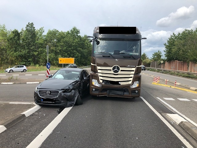 POL-PDLD: Birkweiler - B10 wegen Verkehrsunfall teilweise gesperrt