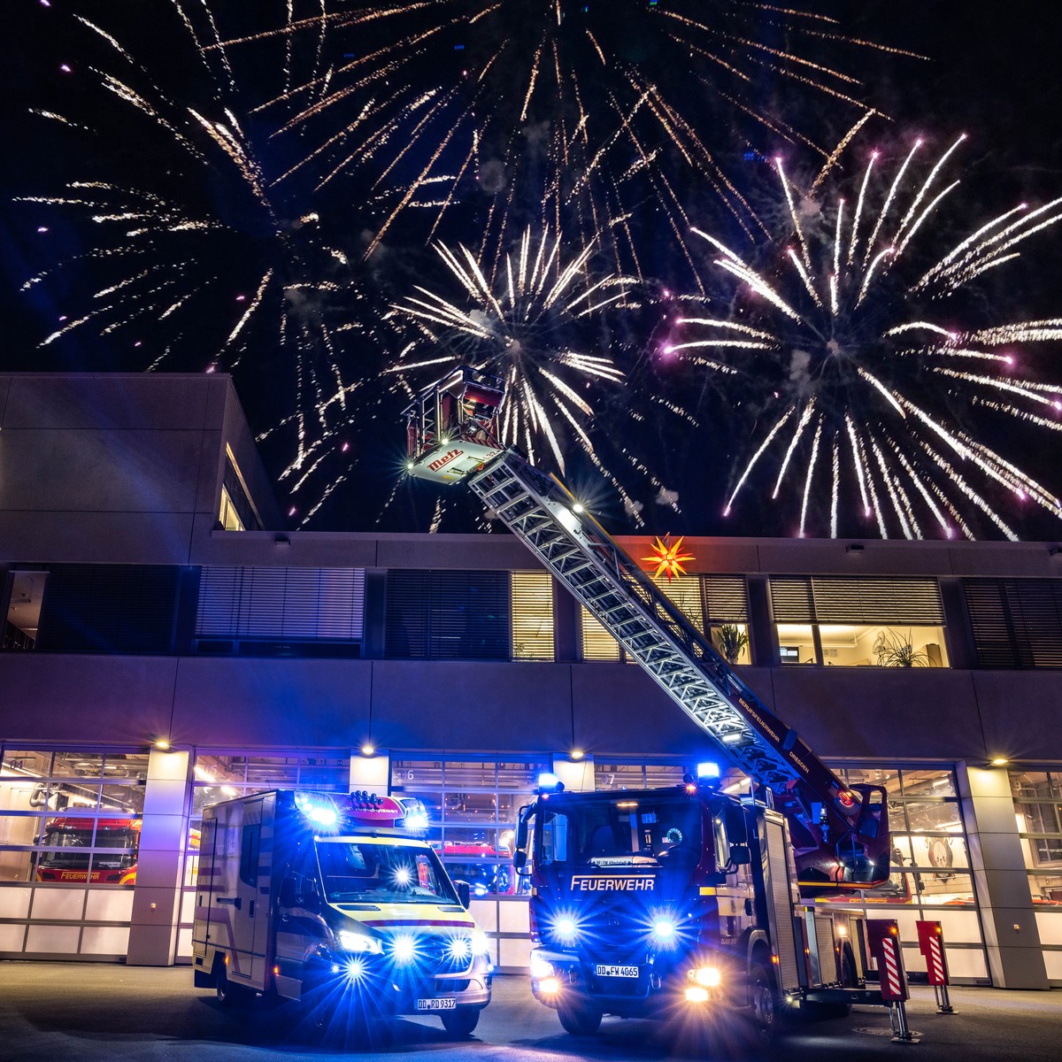 FW Dresden: Bilanz zum Einsatzgeschehen von Feuerwehr und Rettungsdienst der Landeshauptstadt Dresden zum Jahreswechsel 2021/2022