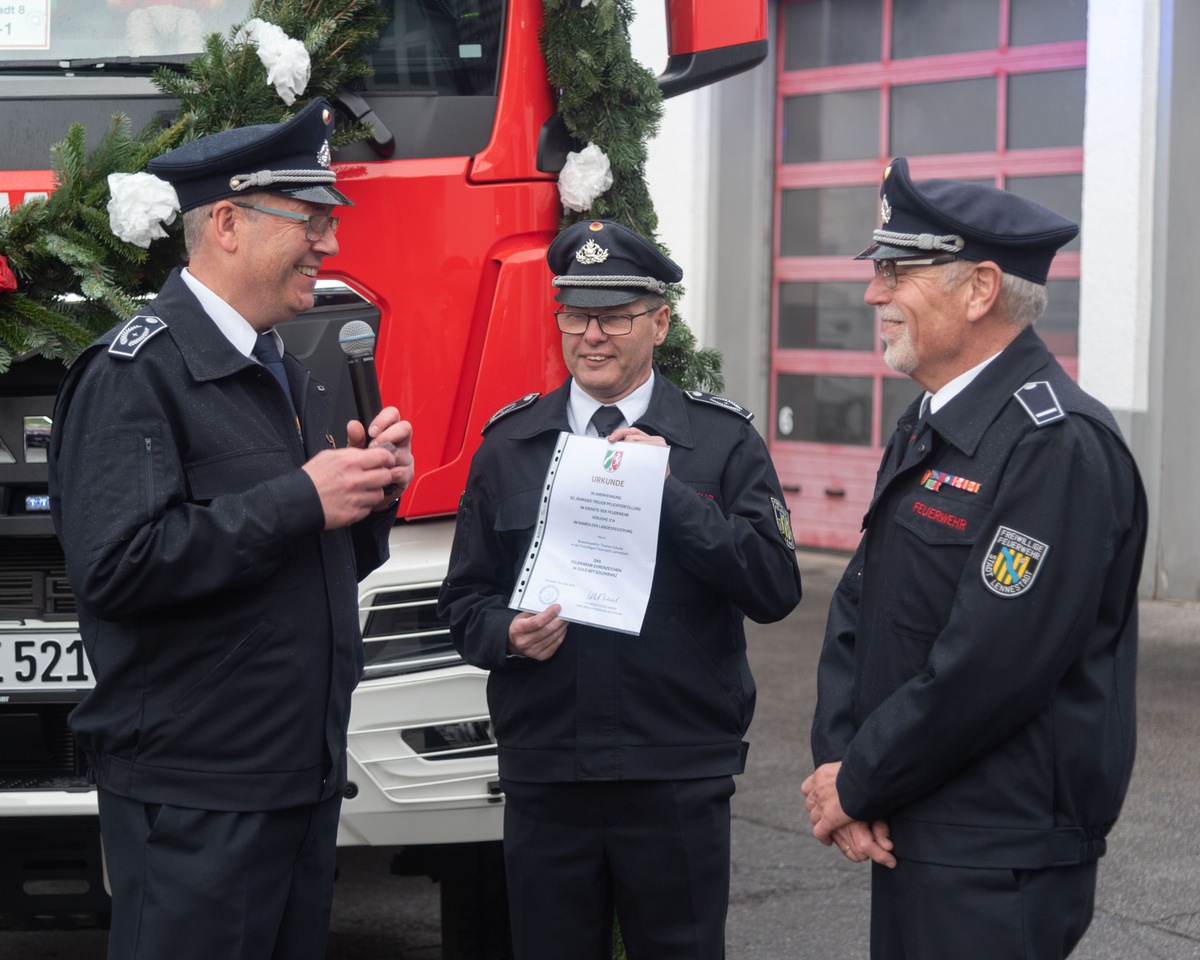 FW-OE: Löschgruppe Meggen: Fahrzeugweihe, Schlüsselübergabe und Führungswechsel