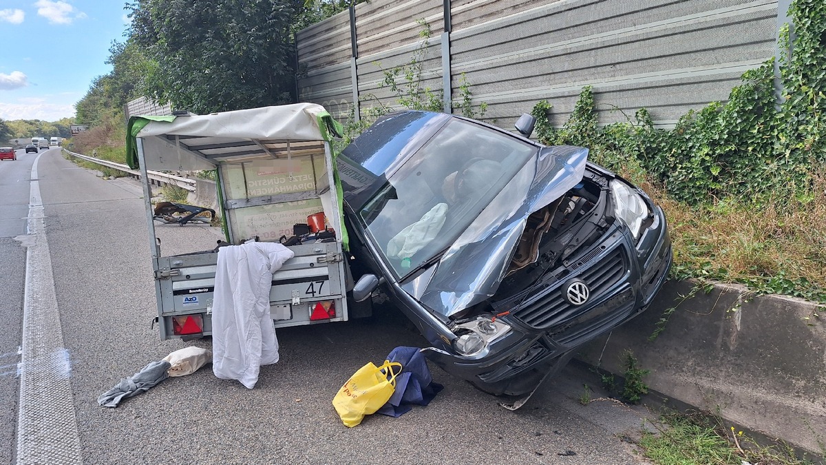 POL-DEL: Autobahnpolizei Ahlhorn: Verkehrsunfall mit einer leicht verletzten Person auf der Autobahn 28 in Delmenhorst +++ Erhebliche Verkehrsbehinderungen