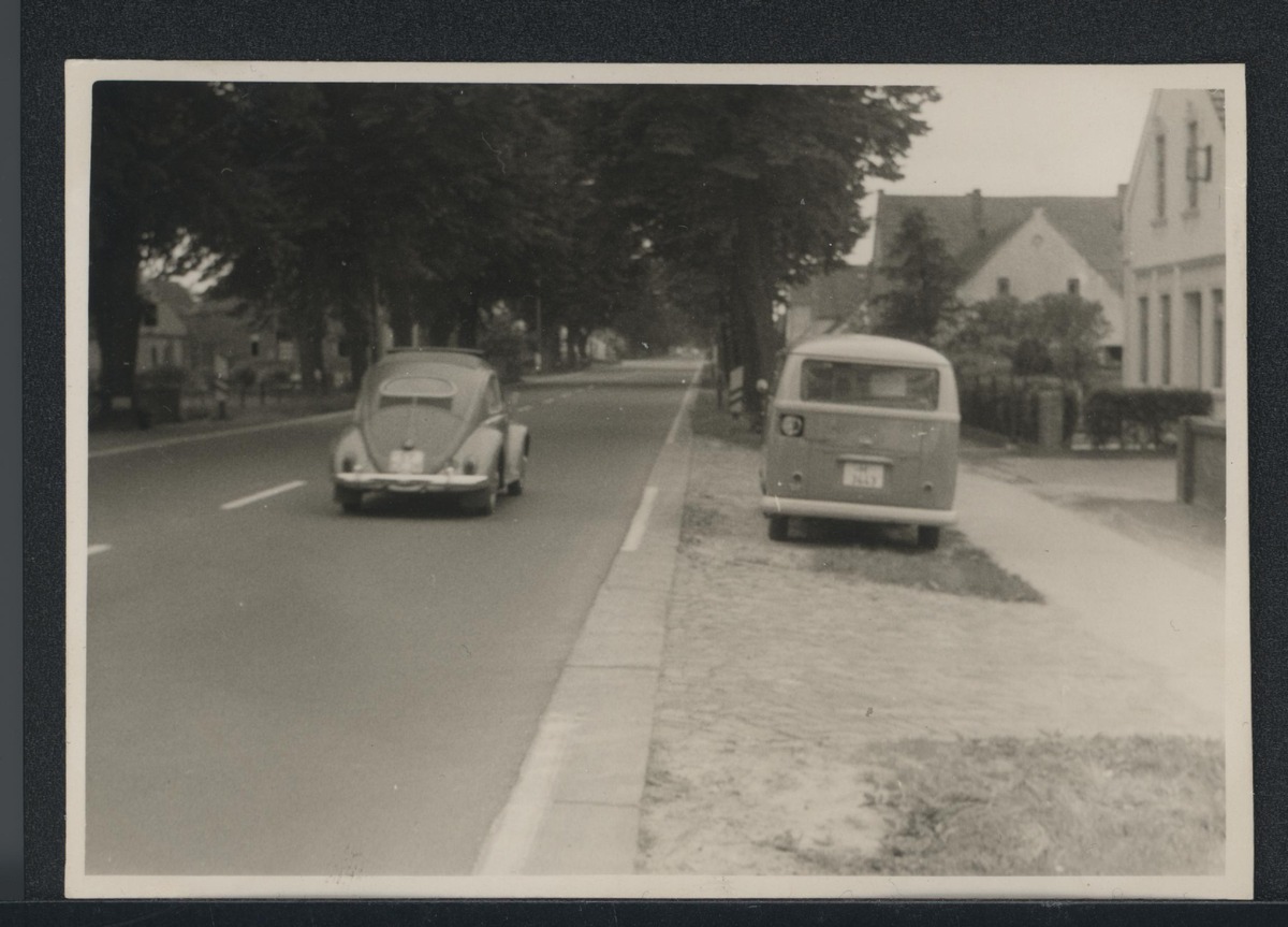 POL-AK NI: 25 PS Niedersächsische Polizeigeschichte
Volkswagen Nutzfahrzeuge Oldtimer präsentiert alten Radarbulli - Polizeimuseum Niedersachsen vermittelt Zeitzeugen