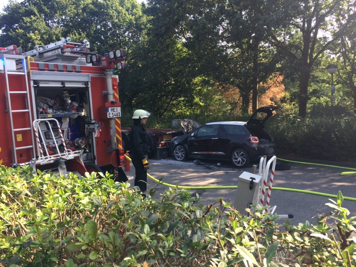 FW-Erkrath: Verkehrsunfall Sedentaler Straße