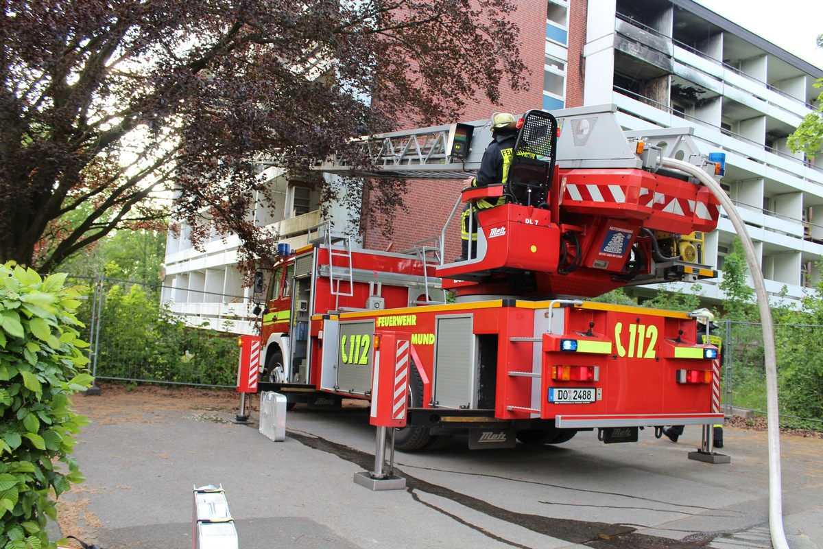 FW-DO: Feuer in leerstehendem Krankenhaus