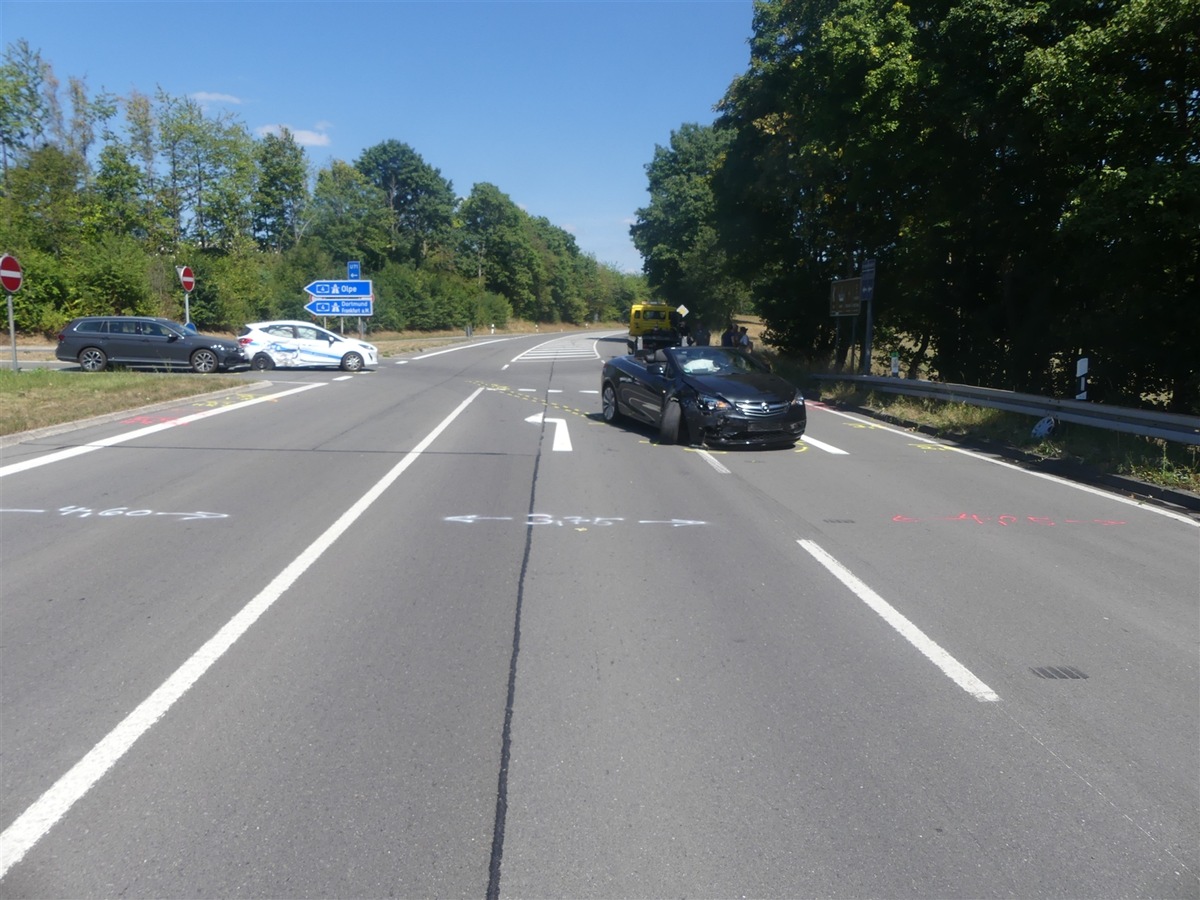 POL-GM: Beim Abbiegen mit dem Gegenverkehr kollidiert