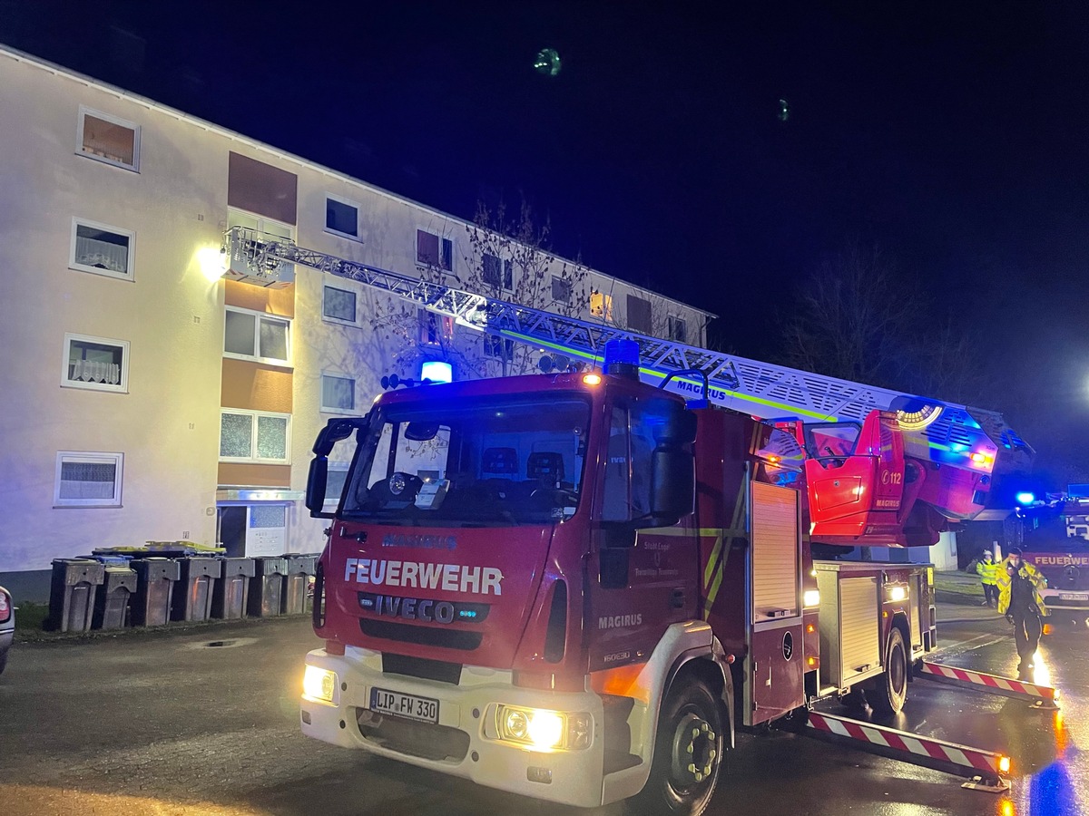 FW Lage: Feuer MiG / Kellerbrand im Mehrfamilienhaus - 05.02.2022 - 00:06 Uhr