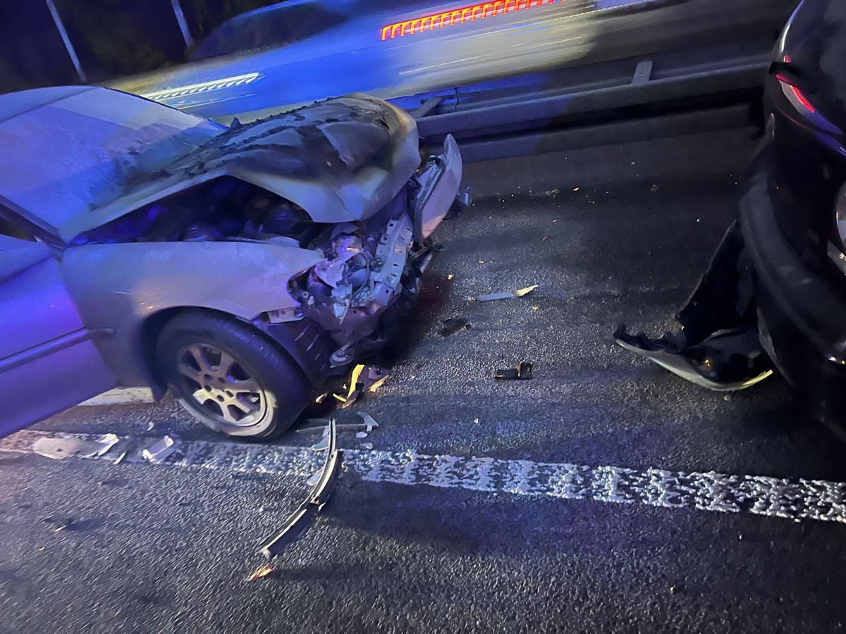 FW-OB: Verkehrsunfall mit fünf beteiligten Fahrzeugen auf der BAB A 3