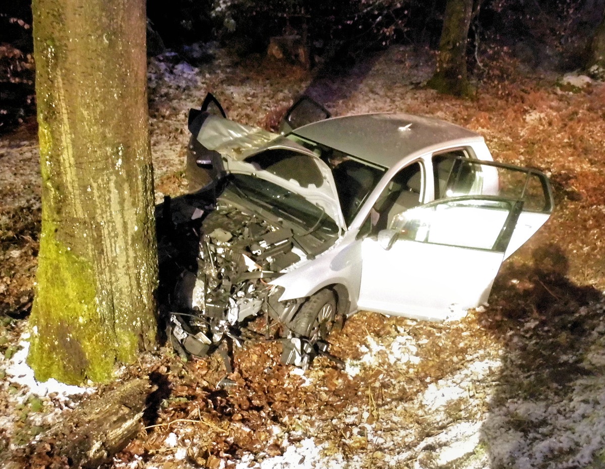 POL-PPWP: B48/Trippstadt: 51-Jähriger stirbt nach Kollision mit Baum