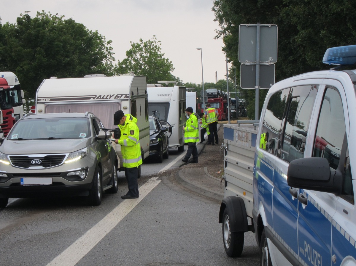 POL-VDMZ: Ferienreisekontrollen - Viele Fahrzeuge überladen