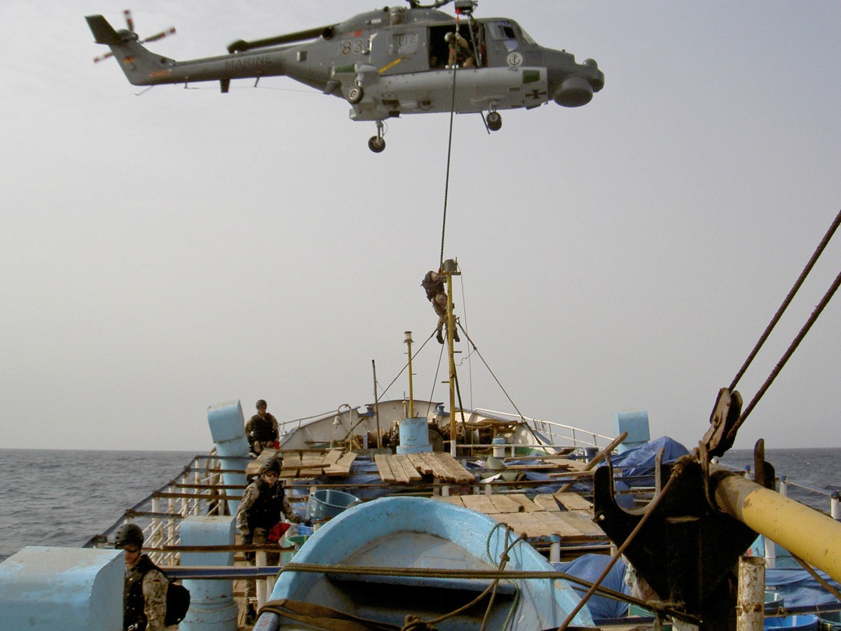 Deutsche Marine - Bilder der Woche: Fotobeispiele von Marinesoldaten im Einsatz unter anderem zum Boarding