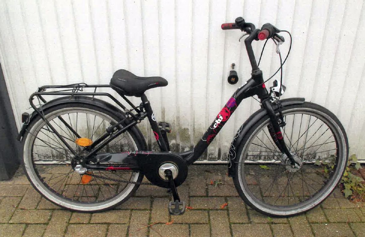 POL-STD: 21-jähriger Buxtehuder versucht in Buxtehuder Schmuckgeschäft einzubrechen und hat entwendetes Fahrrad bei sich - Polizei sucht Eigentümerin