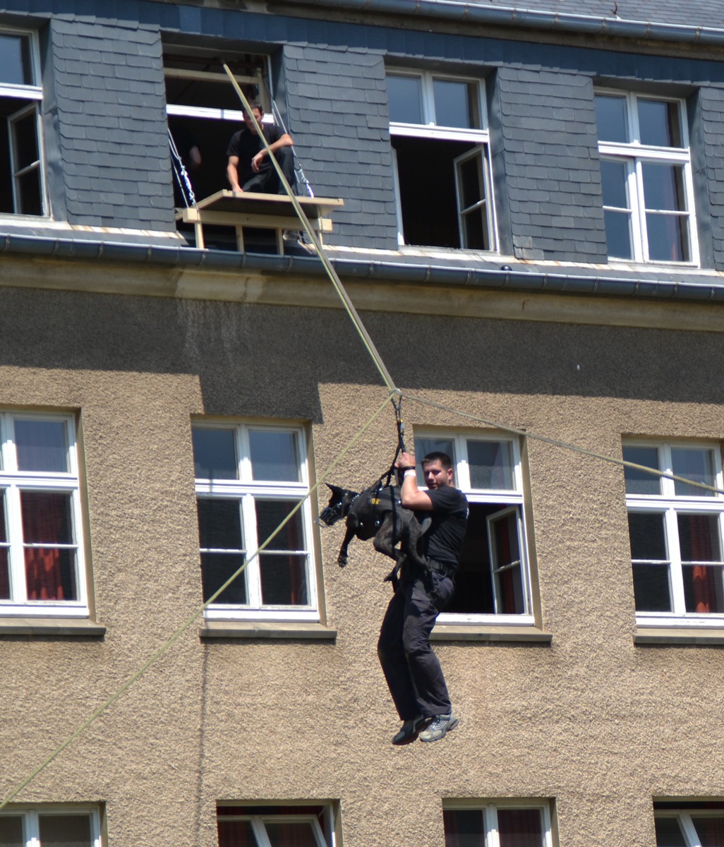 POL-NI: Nienburger Polizeidiensthundführergruppe der Polizeidirektion Göttingen folgte der Einladung nach Luxemburg