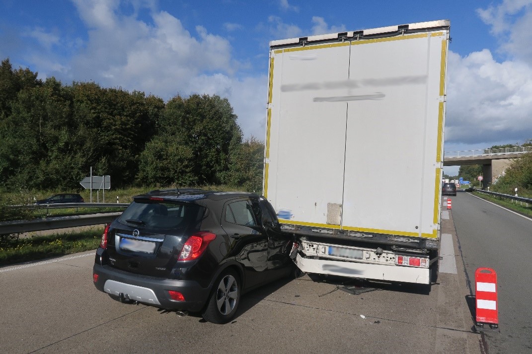 POL-DEL: Autobahnpolizei Ahlhorn: Auffahrunfall Autobahn 29 im Bereich der Gemeinde Hatten +++ Eine Person leicht verletzt