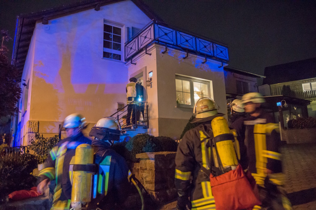 FW Menden: Küchenbrand am Bräukerweg endet glimpflich