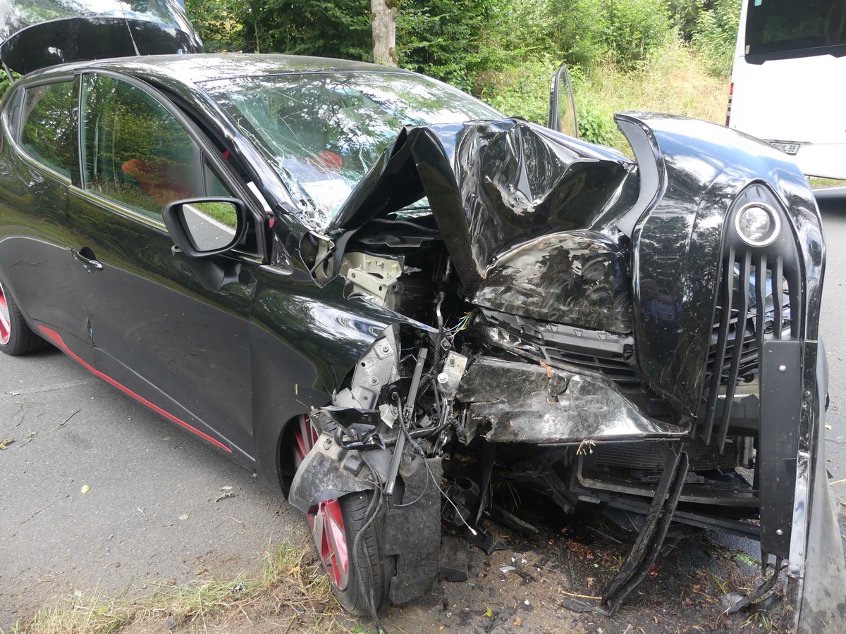 POL-GM: 20-Jährige bei Unfall schwer verletzt