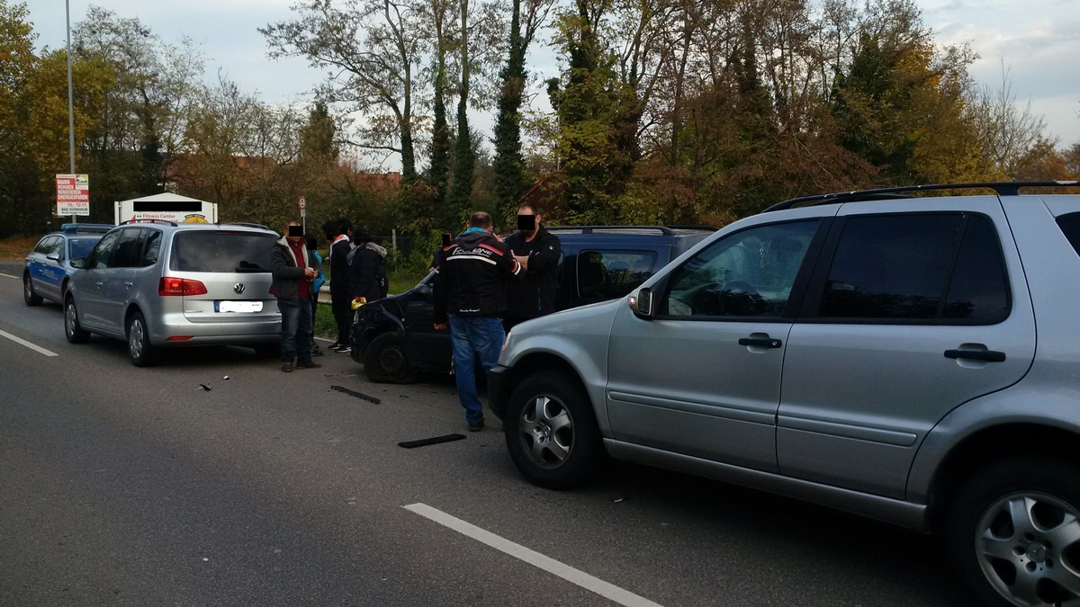 POL-PDLU: Verkehrsunfall mit drei leichtverletzten Personen