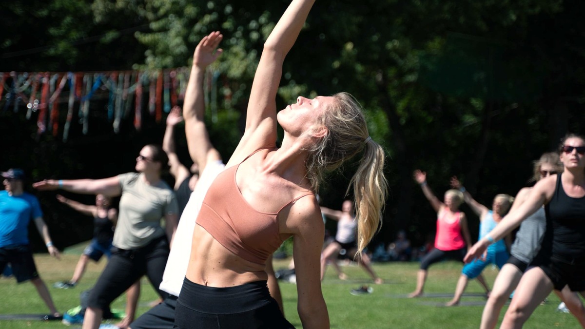 FitX feiert #BeActive Days zur Europäischen Woche des Sports mit kostenlosen Outdoor-Kursen am Essener Baldeneysee