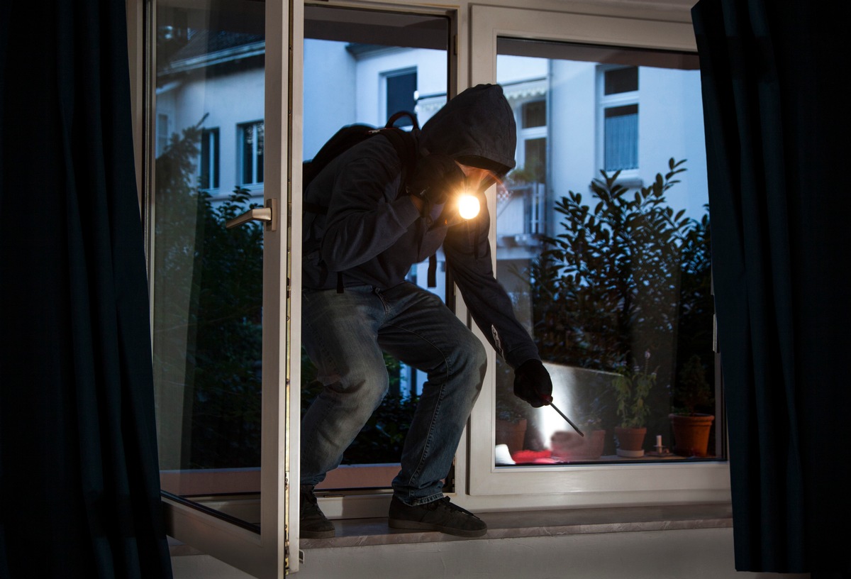 POL-ME: Fahrzeugfahndung nach Homejacking - Ratingen - 1901078