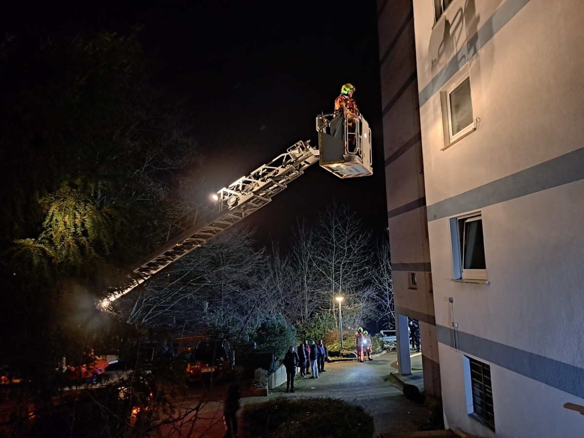 FW-Velbert: Nächtlicher Kellerbrand auf der Amselstraße