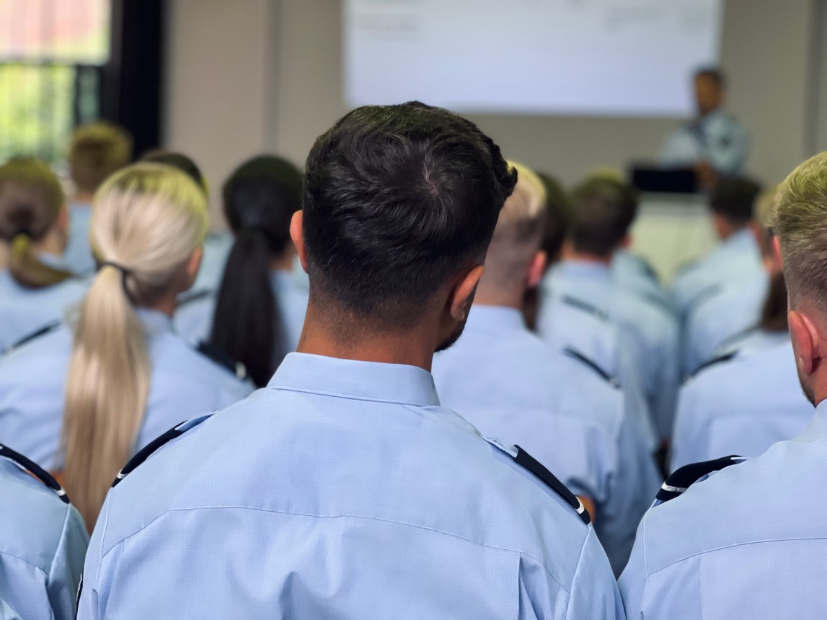 POL-RE: Kreis Recklinghausen/ Bottrop: Polizeipräsidentin begrüßt Studierende - 100 Auszubildende sammeln Praxiserfahrung