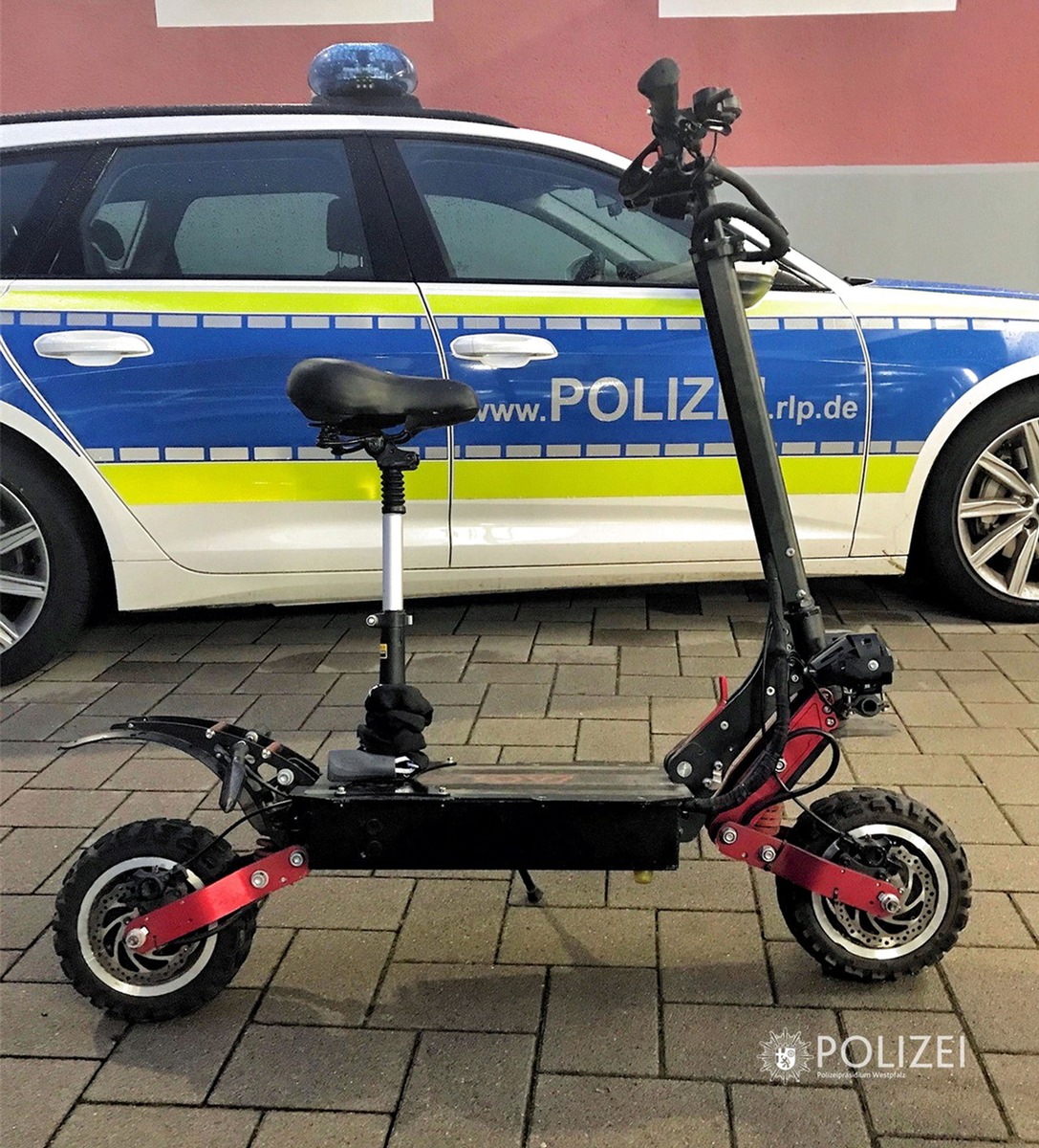 POL-PPWP: E-Scooter flüchtet vor Kontrolle