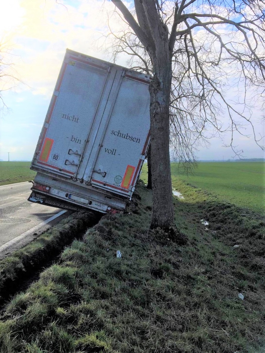 POL-HST: Nach einem Verkehrsunfall sucht die Kriminalpolizei nun einen beteiligten Lkw und Zeugen