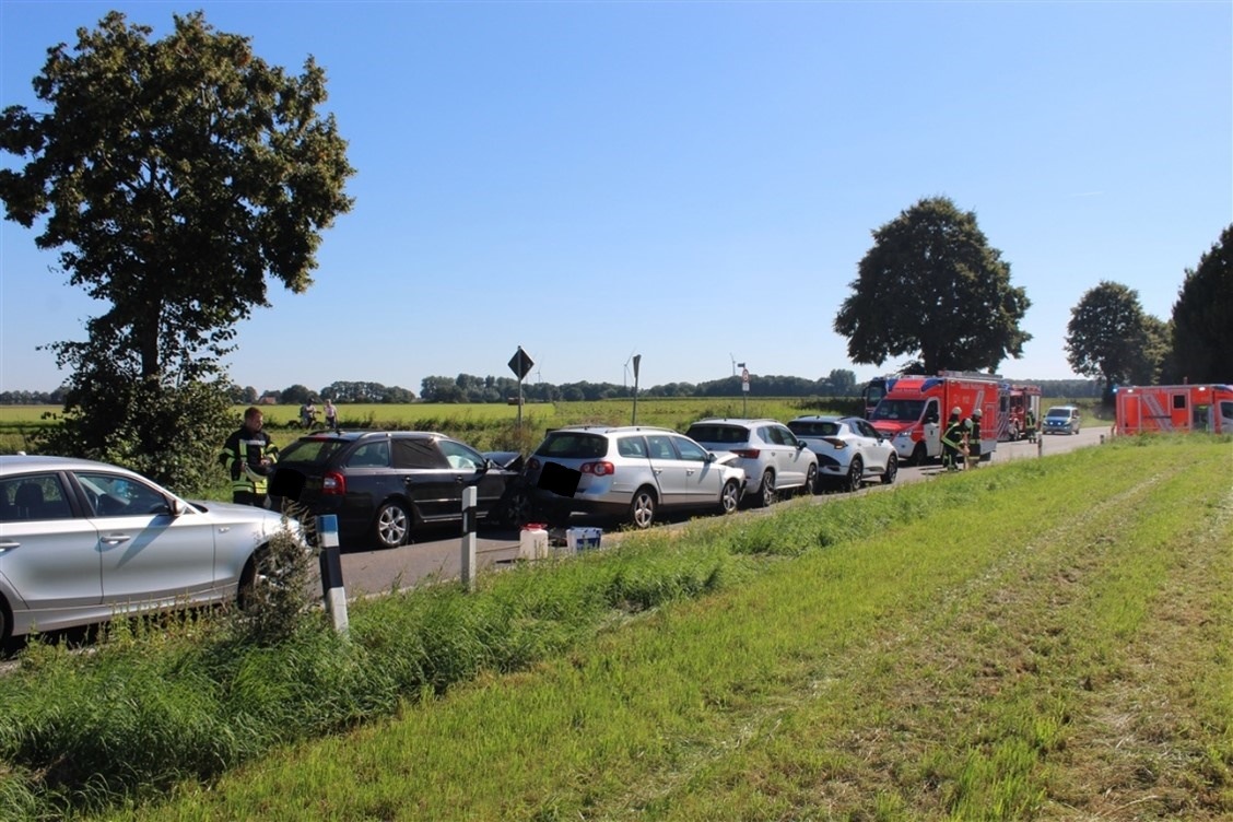 POL-VIE: Nettetal-Lobberich: Verkehrsunfall - Vier Pkw beteiligt