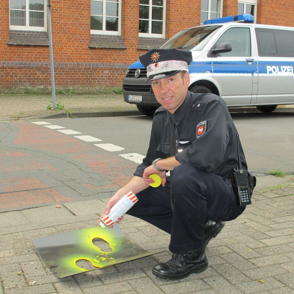 POL-NI: &quot;Vor dem ABC : Schulweg üben!&quot; - Schulanfänger sind auch Verkehrsanfänger  -Bild im Download-