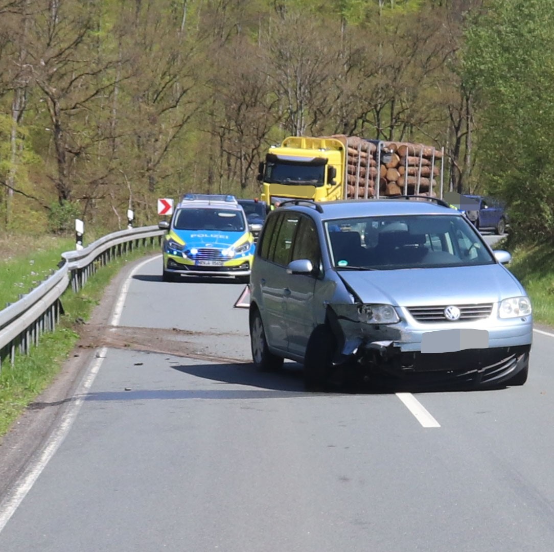 POL-HX: Polizei sucht Zeugen nach Unfallflucht