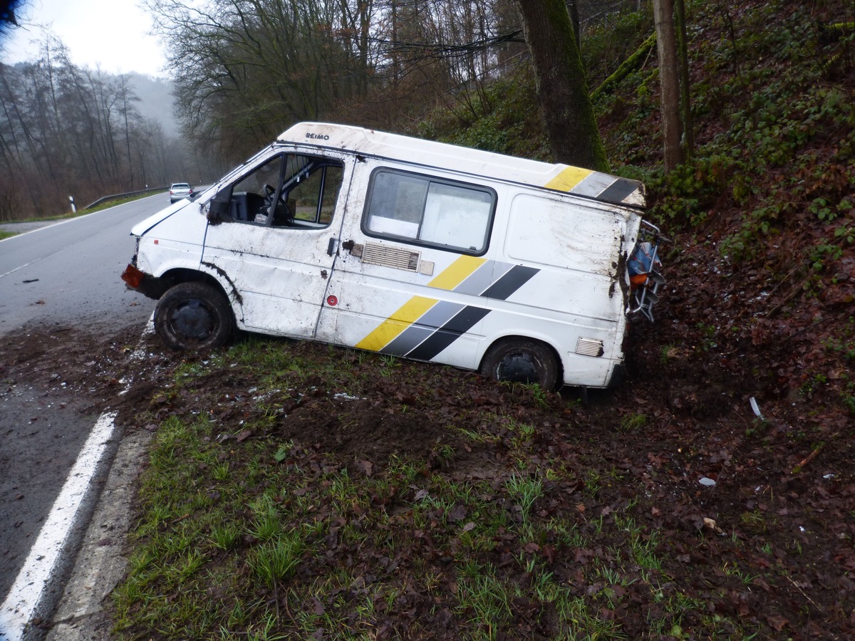 POL-GM: 120120-0034: WOHNMOBIL GERIET INS SCHLEUDERN - FAHRER SCHWER VERLETZT