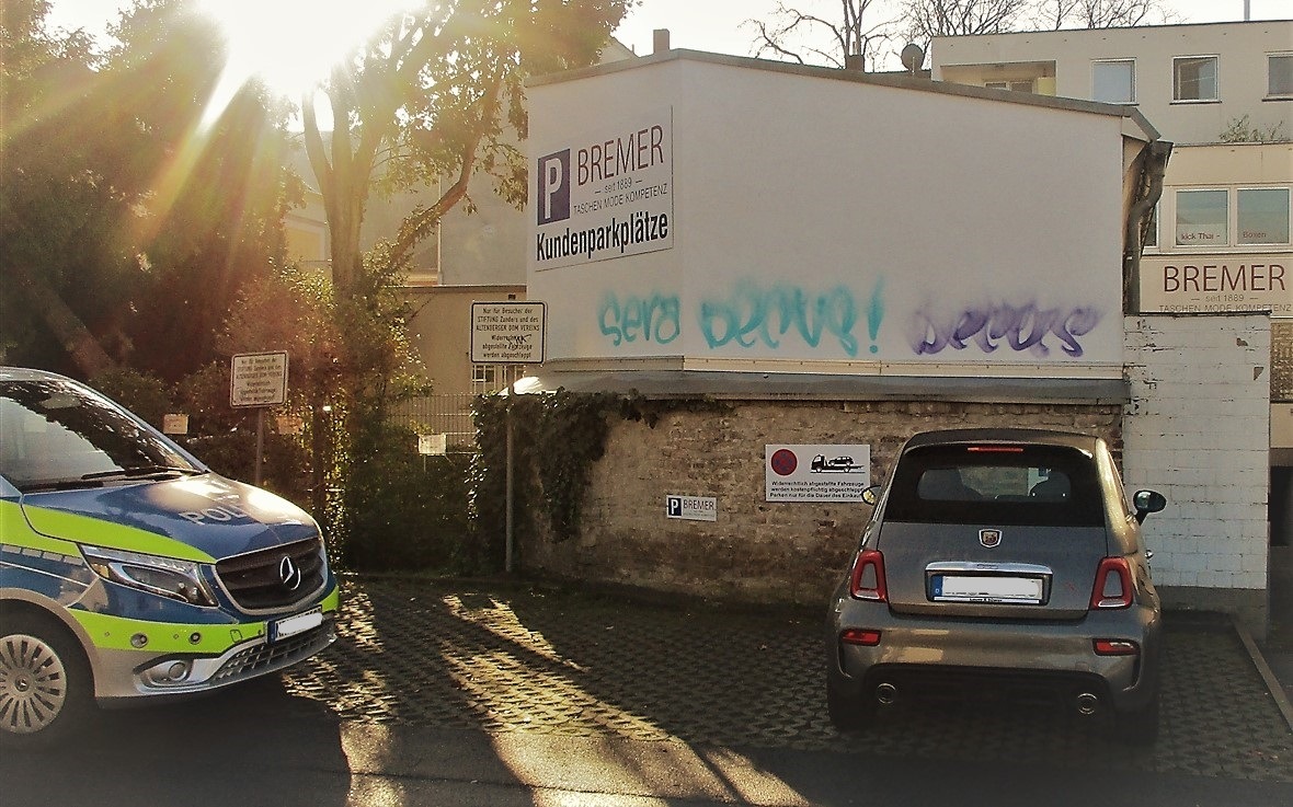 POL-RBK: Bergisch Gladbach - Graffiti an einer Gebäudewand