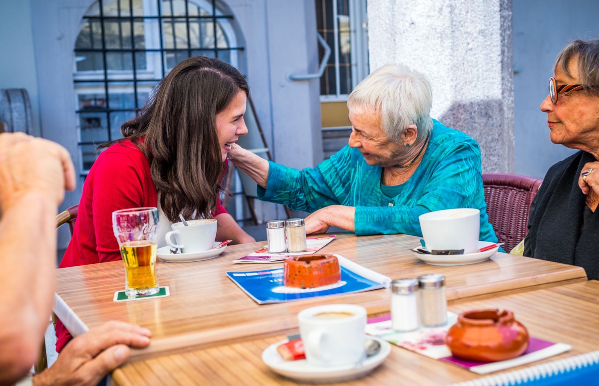 Gutes Hören verbindet Familie und Freunde / Bei Hochzeiten das Jawort hören