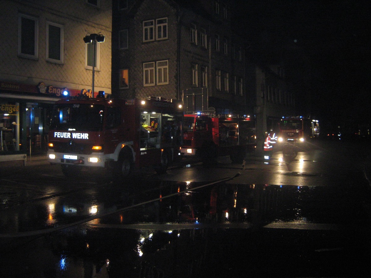 POL-HOL: Rauchmelder rettet vier Hausbewohnern das Leben / Großeinsatz der Feuerwehr in Stadtoldendorf