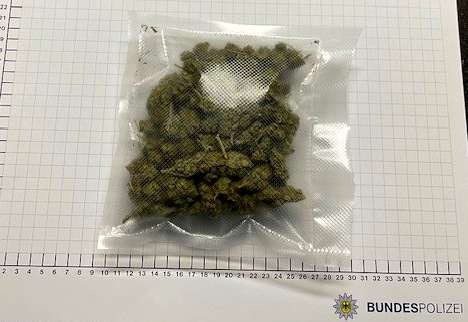 BPOL NRW: &quot;Das ist ein Geschenk&quot; - Bundespolizei stellt Marihuana sicher