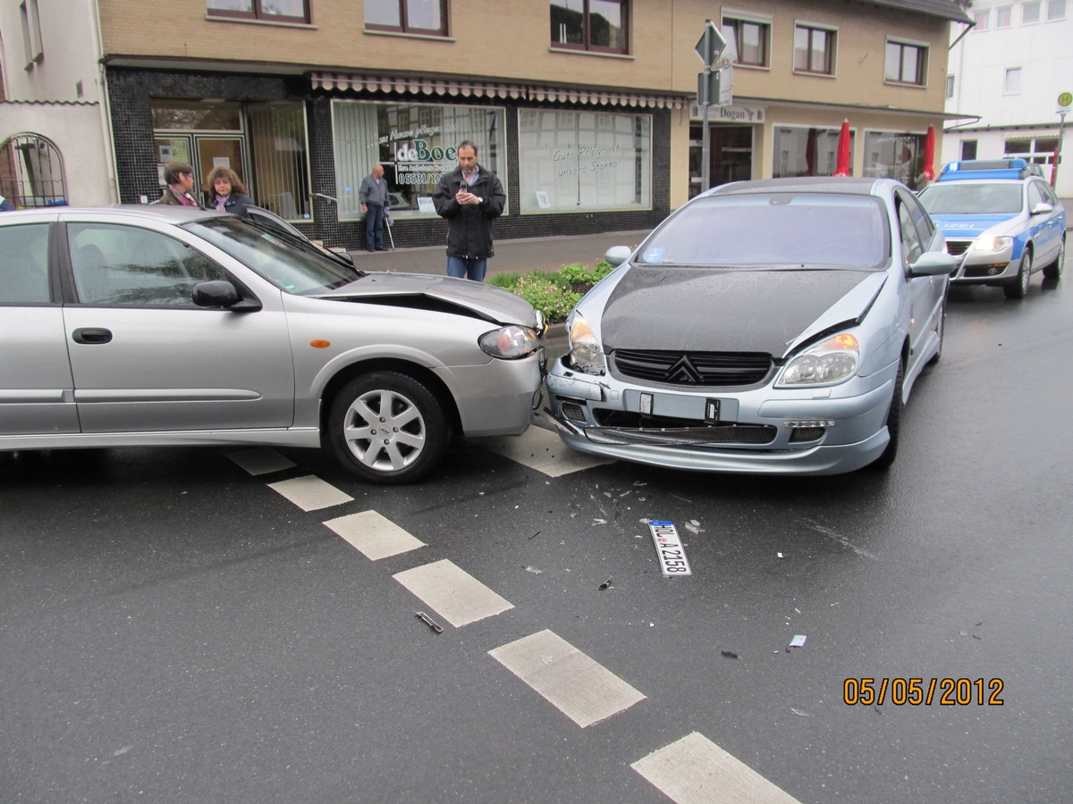 POL-HOL: Bevern - Holzmindener Straße: Zwei PKW zusammengestoßen - Ca. 6.500,-- EUR Sachschaden -