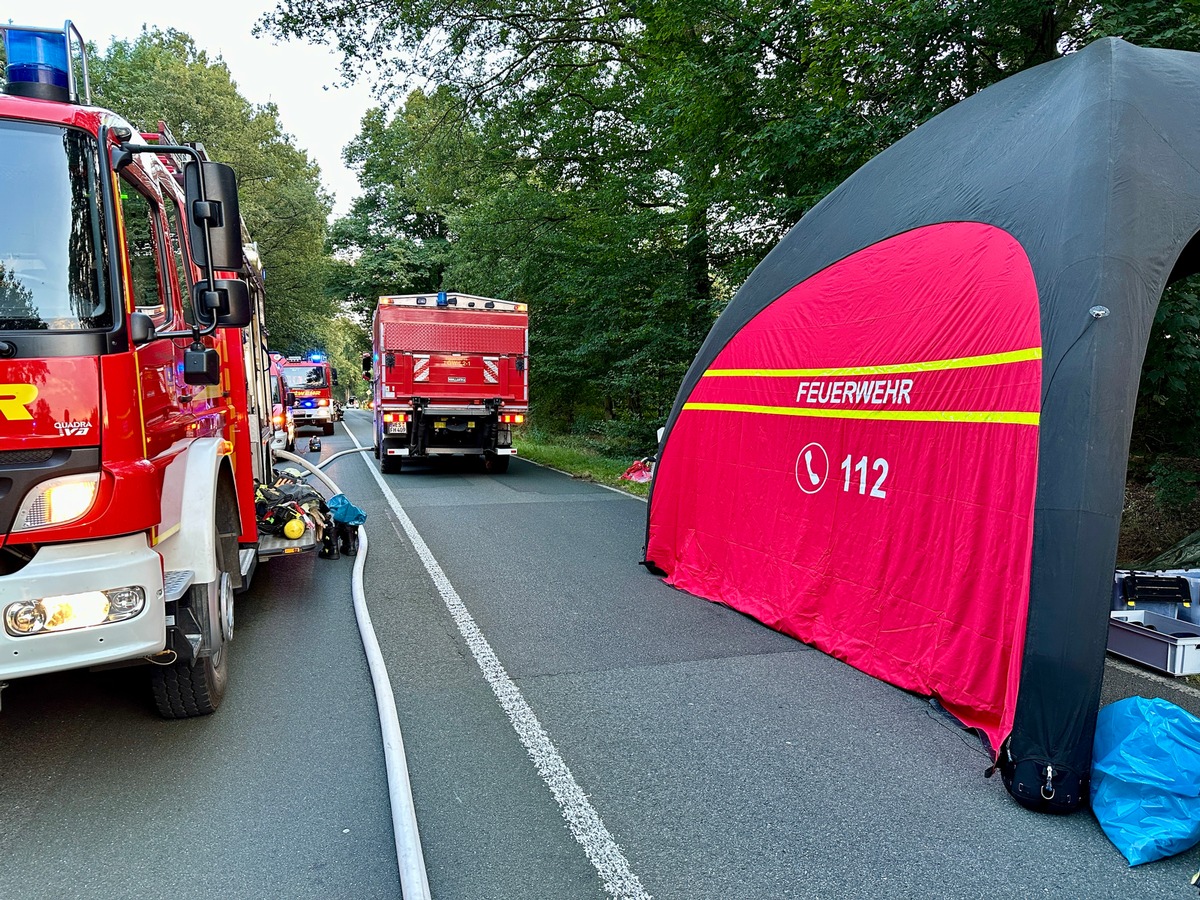 FW Hünxe: Dachgeschoss eines Wohnhauses in Vollbrand