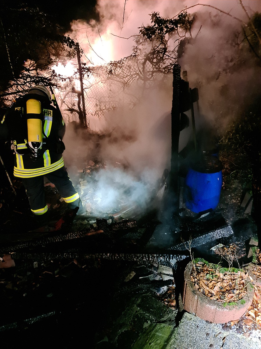 FW-EN: Verschlag brennt am Nesselberg