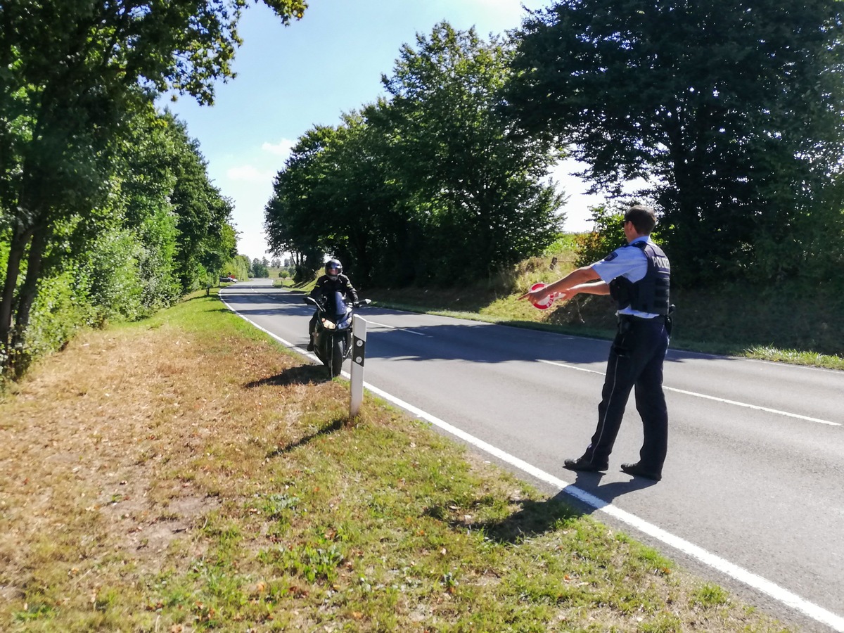 POL-LIP: Kreis Lippe/Kreis Höxter. Gemeinsame Motorradkontrolle am Köterberg.