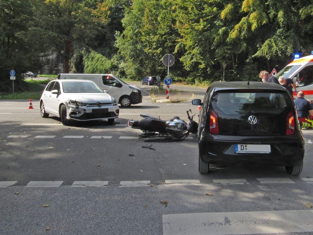 POL-ME: Motorradfahrer nach Verkehrsunfall schwer verletzt - Mettmann - 2009112