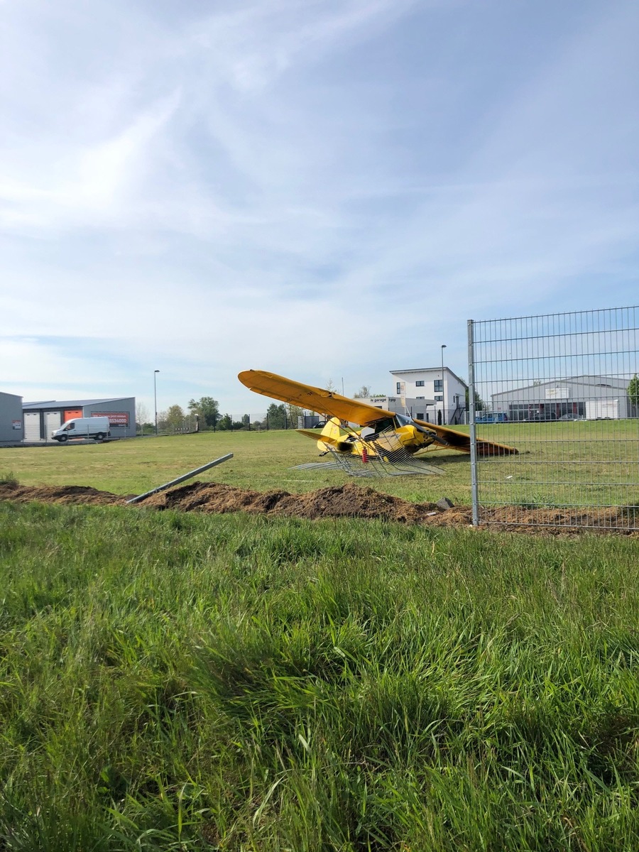 POL-PDNW: Neustadt/Weinstraße OT Lachen-Speyerdorf Absturz eines Propellerflugzeugs- Pilot unverletzt, lediglich Sachschaden